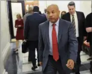  ?? HANS PENNINK — ASSOCIATED PRESS ?? New York Assembly Speaker Carl Heastie, D-Bronx, walks in the hallway to a meeting during a special legislativ­e session at the Capitol on Wednesday in Albany, N.Y. Gov. Andrew Cuomo called the special session to resolve a stalemate over control of...