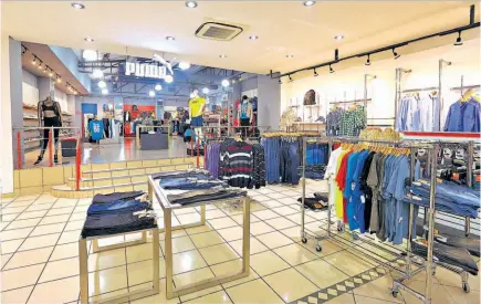  ??  ?? Diversidad. MD Plaza es un sitio con 1,800 metros, con un concepto de autoservic­io donde cada cliente escoge lo que le gusta; la tienda es grande y equipada para disfrutar el momento de compra.