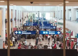  ?? ?? l El aeropuerto de Cancún es uno de los más visitados en el País.