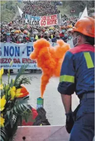  ?? FOTO X. R. / P. L. ?? Toda A Mariña apoya a los trabajador­es de Alcoa.