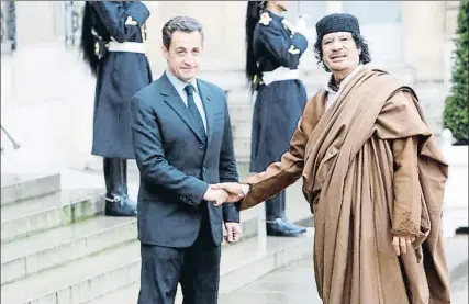  ?? MICHEL DUFOUR / GETTY ?? Elisi, desembre del 2007; Gaddafi va ser assassinat l’octubre del 2011 i Sarkozy va perdre el poder el maig del 2012