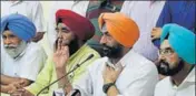  ?? HT PHOTO ?? AAP legislator­s Sukhpal Khaira and Kanwar Sandhu (R) with other party MLAs addressing the media in Chandigarh on Friday.