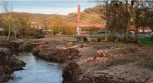  ?? Foto: Frank Weyrich ?? Eine neue Brücke soll den Schlasspes­ch mit dem Park verbinden.