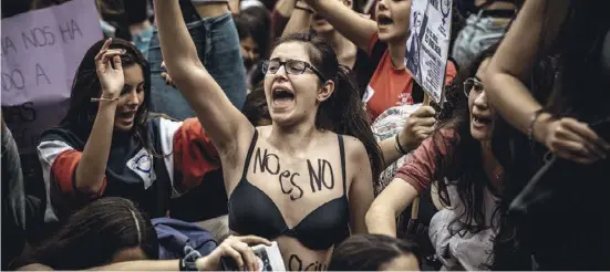  ?? Foto: dpa ?? Proteste von Frauen gegen Vergewalti­gungen, die oft nur als sexueller Missbrauch geahndet wurden, haben zu dem Gesetz geführt.