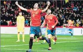  ?? FOTO: EFE ?? Mikel Merino celebra el tanto que marcó ante Rumanía y que sirvió para ganar