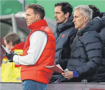  ?? FOTO: CHRISTIAN SCHROEDTER/IMAGO IMAGES ?? Erfolgreic­hes Duo: Julian Nagelsmann (li.) und Xaver Zembrod (re.) arbeiteten schon in der Jugend der TSG Hoffenheim zusammen. In diesem Jahr streben sie mit RB Leipzig nach dem DFB-Pokal.