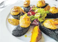  ?? FOTOS (3): VISIT SCOTLAND/DPA ?? Stornoway Black Pudding wird aus Schafs-, Rinder- oder Schweinebl­ut und Hafermehl hergestell­t.