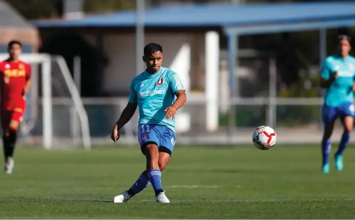  ?? ?? ► El atacante estudianti­l y formado en el club, Nicolás Guerra, jugó 44 minutos en el debut azul ante los itálicos, pero se pudo desquitar este martes con Unión Española.