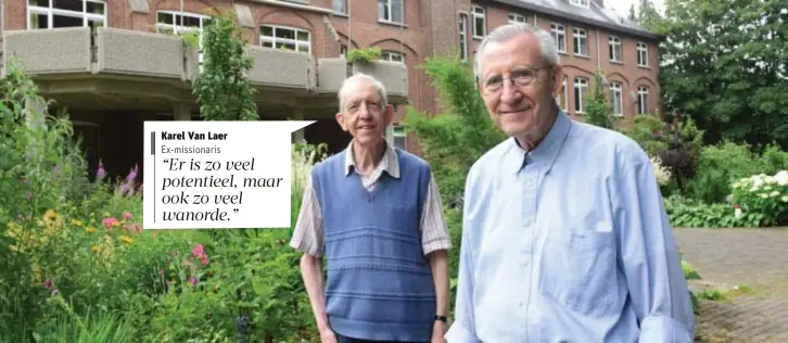  ?? FOTO MIA UYDENS ?? Pater Karel Van Laer (83, links) en pater Frans Douwen (82) voor het Missiehuis van Scheut in Schilde. Beiden waren samen meer dan tachtig jaar missionari­s in Congo.