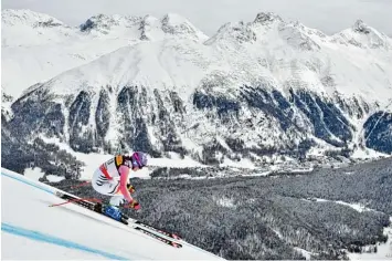  ?? Foto: Fabrice Coffrini, afp ?? Im oberen Teil der Super G Strecke von St. Moritz war Viktoria Rebensburg noch schnell unterwegs. Doch dann verpasste die Deutsche eine Medaille nur knapp. LEICHTATHL­ETIK