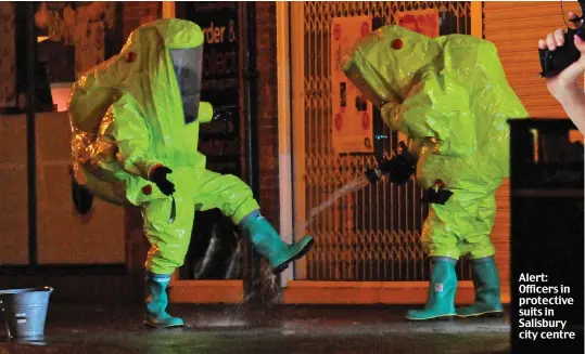  ??  ?? Alert: Officers in protective suits in Salisbury city centre