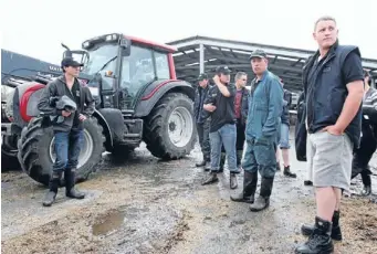  ??  ?? Local learnings: Waikato’s dairy trainee finalist in the New Zealand Dairy Industry Awards, Mark Jacobs, far right, takes part in a study tour on the Ohaupo farm of dairy farmer Henry Hendriks, second from right.