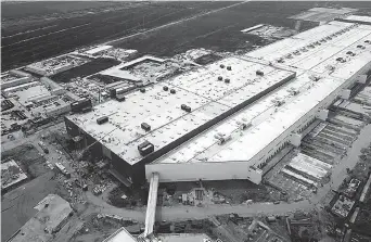  ??  ?? An aerial view of the Tesla Gigafactor­y 3 under constructi­on in Lingang, the Pudong New Area on August 27. Tesla said the Shanghai factory is proceeding faster than expected. — IC