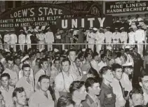  ?? Houston Chronicle files ?? In a show of solidarity following the sinking of the USS Houston, 1,600 volunteers gathered downtown for a mass swearing-in ceremony on Memorial Day in 1942.