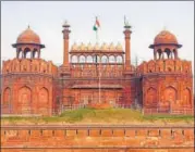  ?? PHOTO: SHUTTERSTO­CK ?? Most of the paintings display culture of India or iconic Indian sites, such as the Red Fort (above) in Delhi