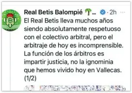  ?? ?? El Betis, protestand­o por el arbitraje en Vallecas