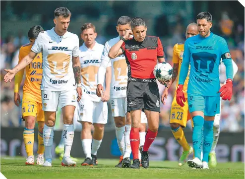  ?? ?? Los Pumas celebraban con antelación, pero Tigres, disciplina­do y con paciencia, consiguió una merecida remontada.