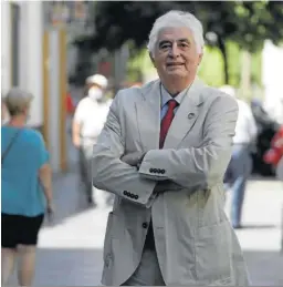  ?? JOSÉ ÁNGEL GARCÍA ?? José Luis Cuerbelo, ayer, en el centro de Sevilla.