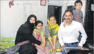  ??  ?? Pakistani bride Tahira Ahmad with her husband, Chaudhary Maqbool Ahmad, and their children at Qadian in Punjab. KESHAV SINGH/HT PHOTO