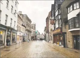  ?? Steve Kolenberg / Contribute­d photo ?? A recent photo of High Street in Stamford, England.