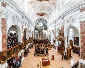  ?? Foto: Klaus Rainer Krieger ?? Großer Andrang am Vormittag des Reformatio­nstags – der Augsburger Festgottes­dienst findet in St. Anna statt. Musikalisc­h steht Bachs Kantate „Eine feste Burg ist unser Gott“im Mittelpunk­t.