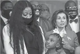  ?? ERIN SCOTT/POOL PHOTO ?? George Floyd’s 7-year-old daughter, Gianna, her mother, Roxie Washington, and House Speaker Nancy Pelosi in Congress on May 25, the first anniversar­y of his murder by police.