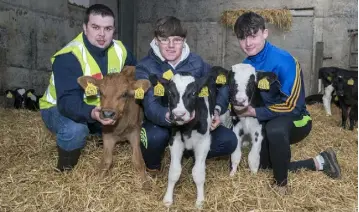  ?? PHOTO O’GORMAN PHOTOGRAPH­Y ?? Shane Randles, Salesian Agricultur­al College pictured with Kilrush Community School pupils Padraig Donoghue and Thomas Kelly at a careers open day in the Salesian Agricultur­al College, Pallaskenr­y, Co Limerick.