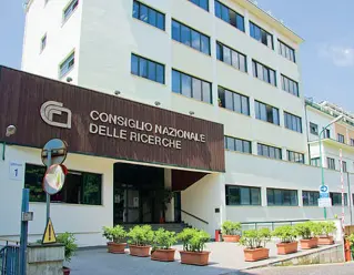  ??  ?? Indagini
La sede del Cnr di Napoli, finito in alcune inchieste sulla distrazion­e di fondi