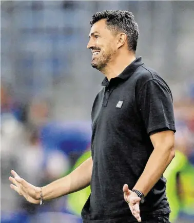  ?? BILD: SN/GEPA PICTURES ?? Trainer Óscar García könnte vor Beginn der Europa League noch einen Rechtsvert­eidiger bekommen – und Bernardo verlieren.