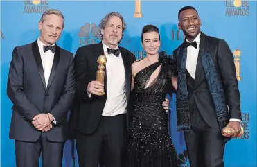  ?? JORDAN STRAUSS/INVISION/THE ASSOCIATED PRESS ?? Viggo Mortensen, left, Peter Farrelly, Linda Cardellini and Mahershala Ali, winner of best performanc­e by an actor in a supporting role in any motion picture for "Green Book." The film also won the award for best motion picture, musical or comedy.