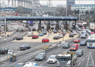  ?? Picture: John Westhrop FM3720891 ?? Traffic queuing at the Dartford Crossing tolls before the contactles­s Dart Charge was introduced