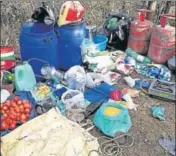  ?? HT PHOTO ?? Edibles, stores and sustenance items for winters, were seized from the militant hideout in Shopian.