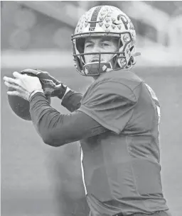  ?? VASHA HUNT/USA TODAY SPORTS ?? Pittsburgh quarterbac­k Kenny Pickett throws a pass during practice for the Senior Bowl on Feb. 2 in Mobile, Ala.