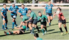  ?? FOTO MANUEL SALDARRIAG­A ?? El rugby vuelve a estar de moda, esta vez con la Selección Colombia-Tucanes que juega en Uruguay.