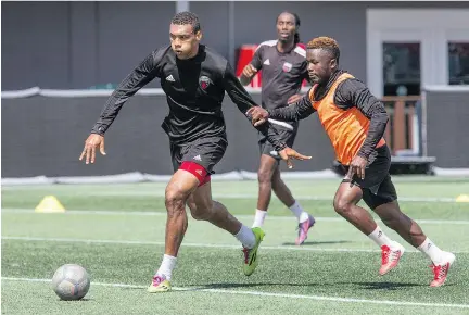  ?? PHOTOS: WAYNE CUDDINGTON ?? Onua Obasi, left, and Aron Mkungilwa were training hard during Ottawa Fury FC’s practices at TD Place in preparatio­n for Sunday’s important home match against Saint Louis FC. Ottawa is five points out of a playoff spot with just eight games to play.