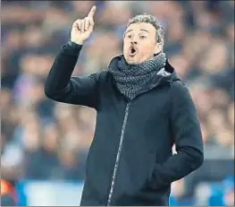  ?? FRANCOIS MORI / AP ?? Luis Enrique donant instruccio­ns