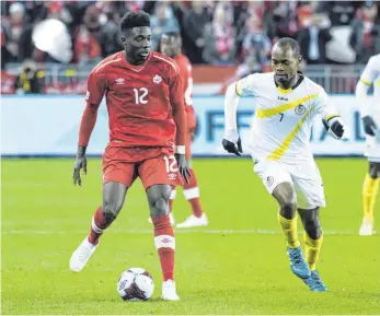  ?? FOTO: IMAGO ?? Für Kanada debütierte er bereits mit 16 Jahren: Alphonso Davies (links).