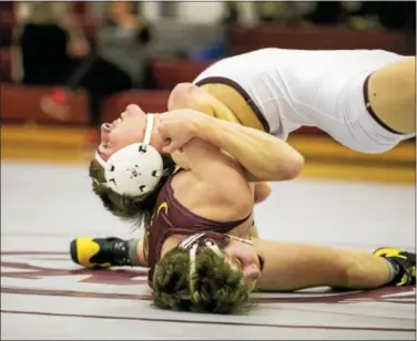  ?? NATE HECKENBERG­ER — DIGITAL FIRST MEDIA ?? Henderson’s Luke Phayre pulls off an unorthodox takedown against Avon Grove’s Timmy Smith on his way to a major decision at 138 pounds Wednesday.