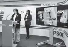  ?? ?? María González y Noemí Cruz, en la sede del PSOE.