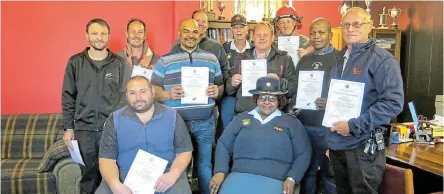  ?? UNSUNG HEROES: SUPPLIED Picture: ?? Local fire volunteers receive recognitio­n from the South African Police Service in Komani