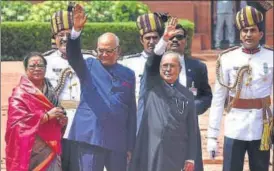  ?? ARVIND YADAV/HT ?? President Ram Nath Kovind and his predecesso­r Pranab Mukherjee wave after the guard of honour ceremony at the Rashtrapat­i Bhavan on Tuesday. First lady Savita is on extreme left.