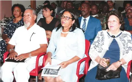  ?? DOMINGOS CADÊNCIA ?? Embaixador­a de Cuba em Angola (ao centro) informou que este ano Havana volta a pedir na ONU o fim do bloqueio económico