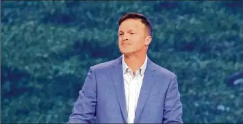  ?? FBC WOODSTOCK LIVESTREAM ?? The members of megachurch First Baptist Church Woodstock were asked Sunday by the Rev. Jeremy Morton to pray for abuse survivors and for the church’s former pastor, Johnny Hunt.