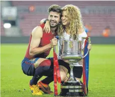  ?? FOTO: ANDREU DALMAU/DPA ?? Sie standen bis zu ihrer Trennung als Traumpaar in der Öffentlich­keit: Gerard Piquè, ehemaliger Spieler des FC Barcelona, und die kolumbiani­sche Sängerin Shakira.