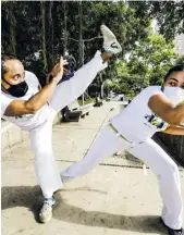  ??  ?? Capoeira en el parque Venezuela.