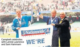  ??  ?? Campbell celebrates with Lennie Lawrence and Sam Hammam