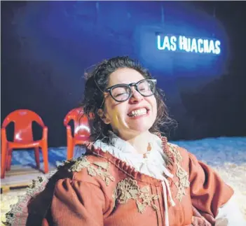  ??  ?? Tamara Acosta en la obra Las huachas, que se presentará a través de Teatro a Mil TV.