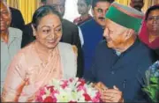  ??  ?? DEEPAK SANSTA /HT Chief minister Virbhadra Singh welcoming the party’s presidenti­al candidate Meira Kumar in Shimla on Monday.