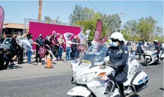  ?? JORGE GALINDO ?? Autoridade­s municipale­s encabezaro­n el arranque del operativo en la carretera MexicaliSa­n Felipe /