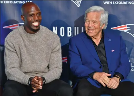  ?? CHRIS CHRISTO — BOSTON HERALD ?? Devin Mccourty and owner Robert Kraft share a moment Tuesday during a media availabili­ty to honor Mccourty’s terrific 13-year career with the New England Patriots.